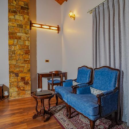 Neelesh Inn- A Luxury Lake View Hotel- 20 Kms From Nainital Bhīm Tāl Екстериор снимка