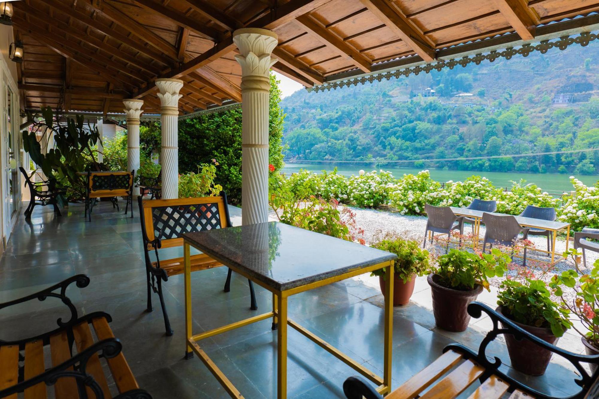 Neelesh Inn- A Luxury Lake View Hotel- 20 Kms From Nainital Bhīm Tāl Екстериор снимка