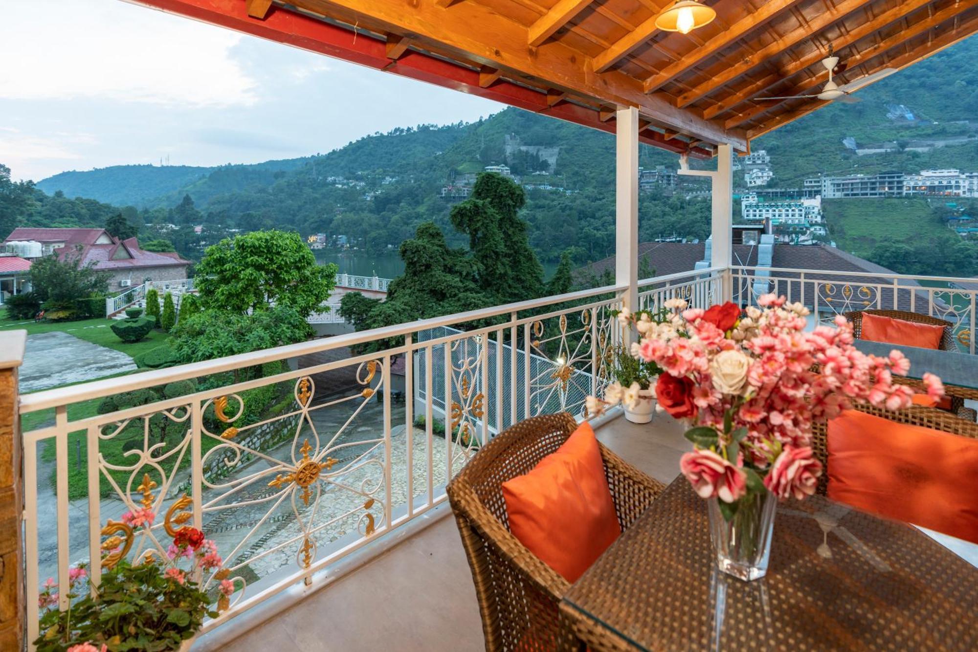 Neelesh Inn- A Luxury Lake View Hotel- 20 Kms From Nainital Bhīm Tāl Екстериор снимка