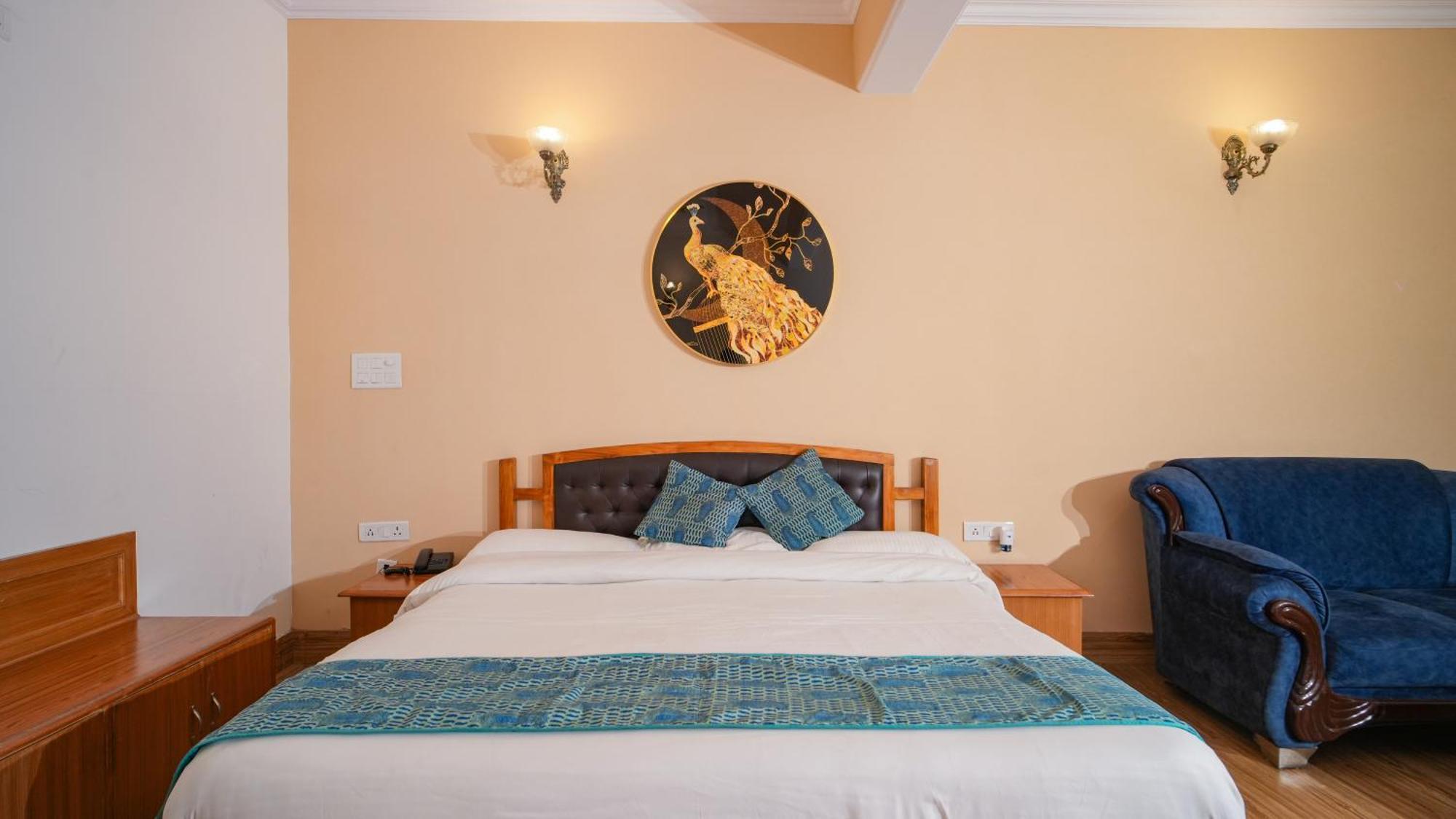 Neelesh Inn- A Luxury Lake View Hotel- 20 Kms From Nainital Bhīm Tāl Екстериор снимка