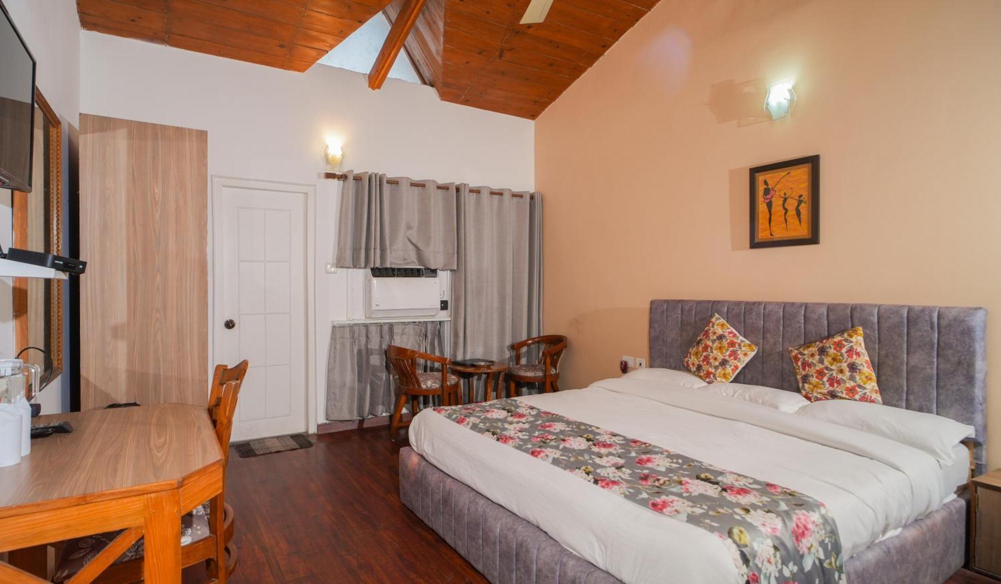 Neelesh Inn- A Luxury Lake View Hotel- 20 Kms From Nainital Bhīm Tāl Екстериор снимка