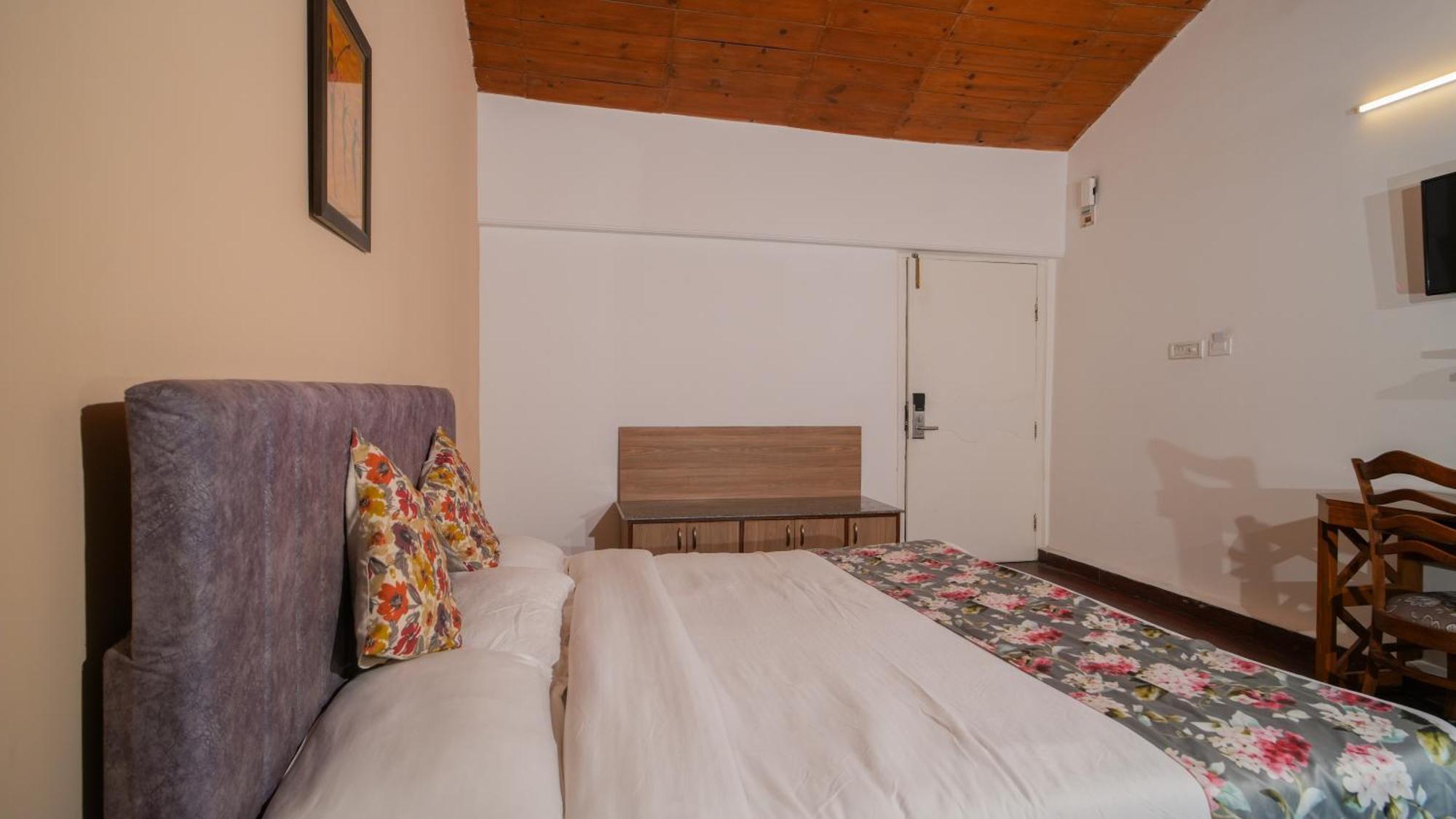 Neelesh Inn- A Luxury Lake View Hotel- 20 Kms From Nainital Bhīm Tāl Екстериор снимка
