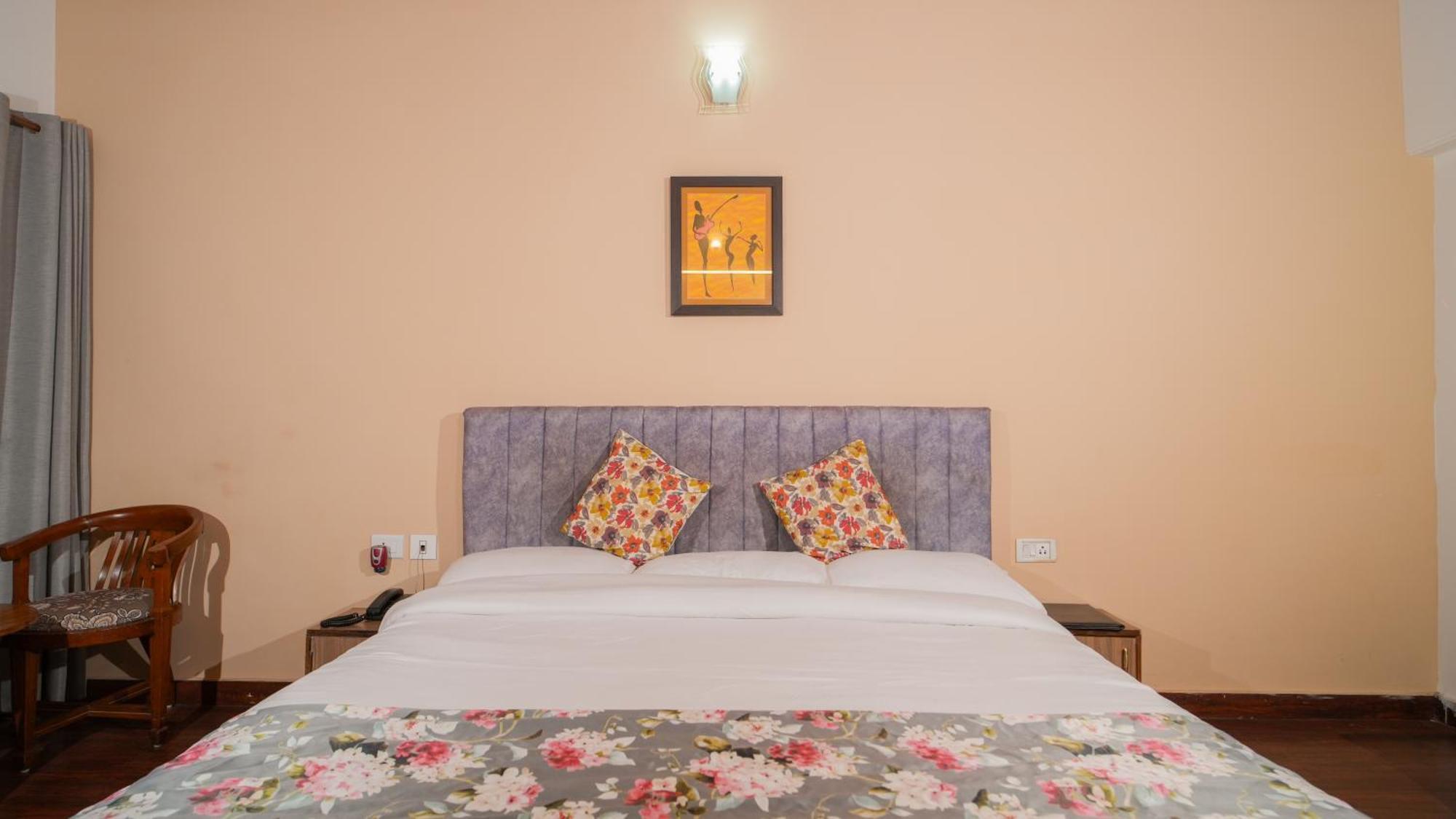 Neelesh Inn- A Luxury Lake View Hotel- 20 Kms From Nainital Bhīm Tāl Екстериор снимка