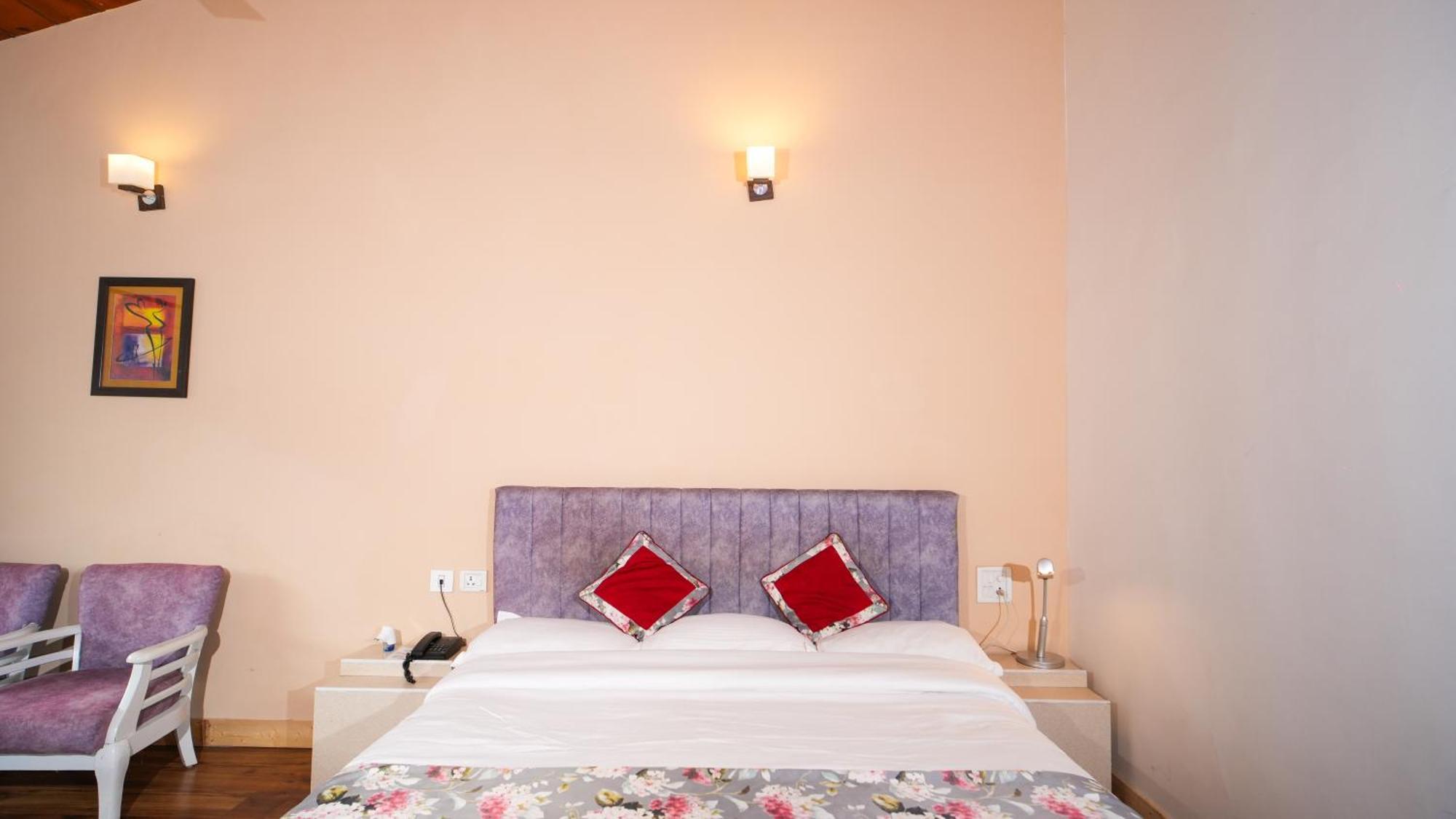 Neelesh Inn- A Luxury Lake View Hotel- 20 Kms From Nainital Bhīm Tāl Екстериор снимка