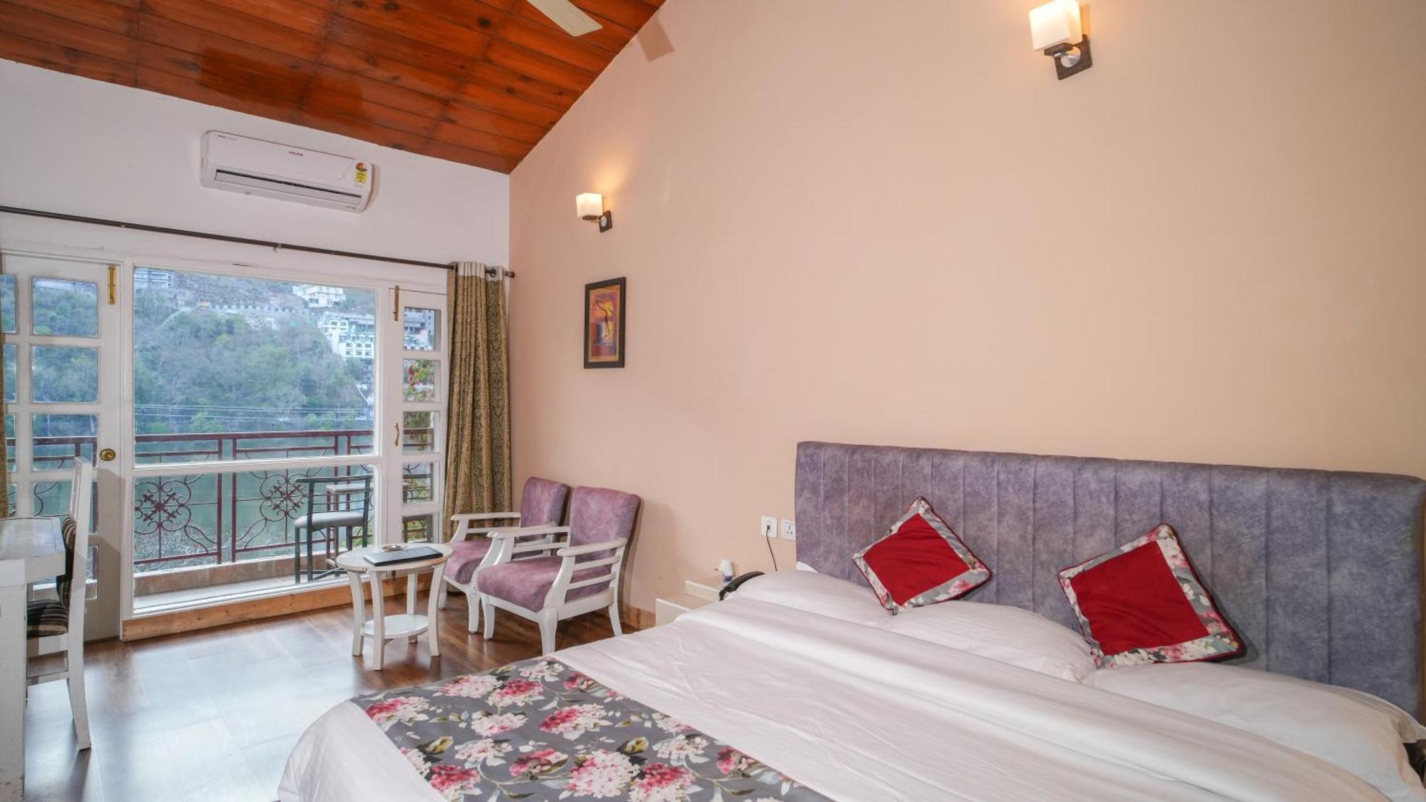 Neelesh Inn- A Luxury Lake View Hotel- 20 Kms From Nainital Bhīm Tāl Екстериор снимка