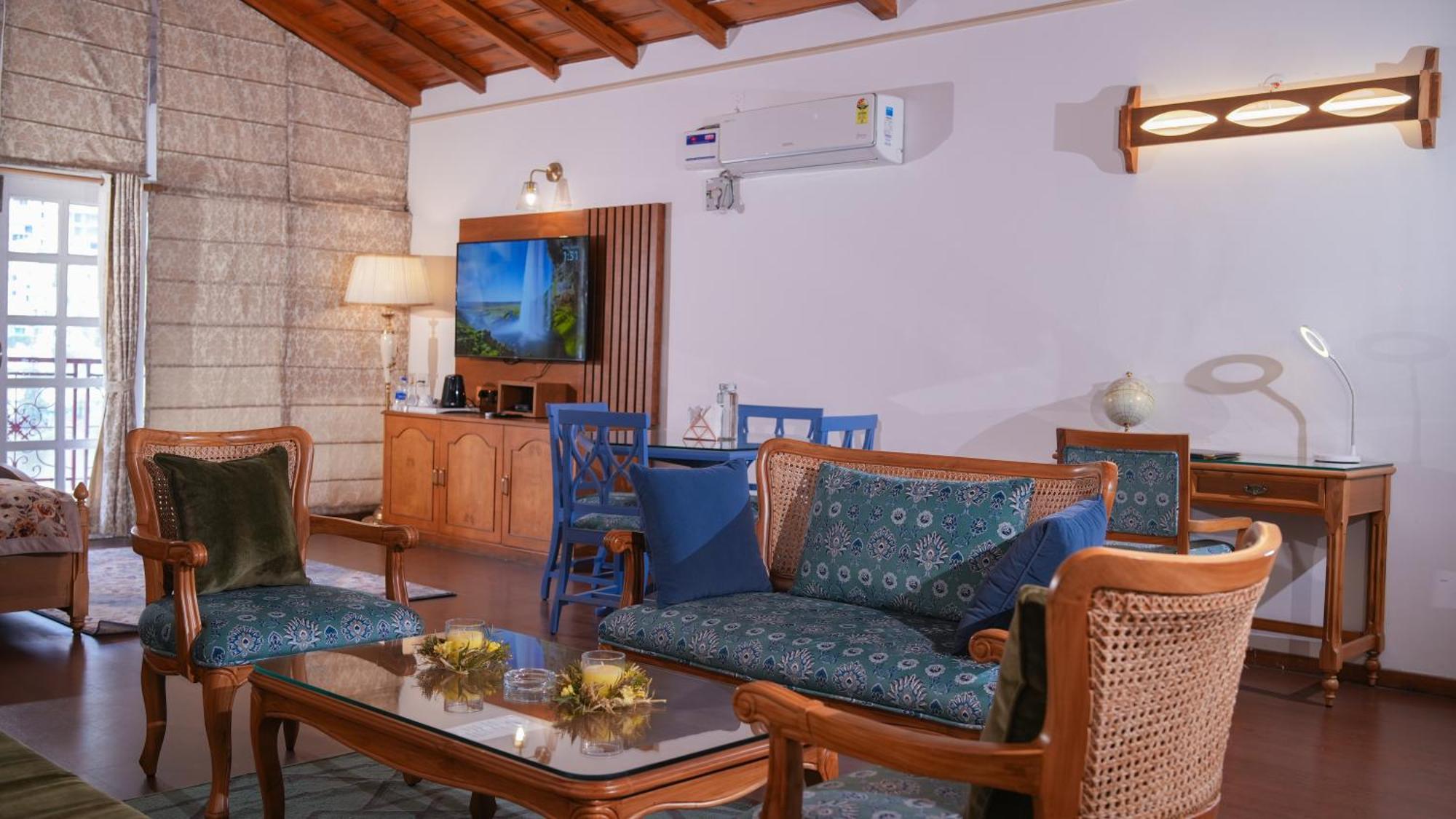 Neelesh Inn- A Luxury Lake View Hotel- 20 Kms From Nainital Bhīm Tāl Екстериор снимка