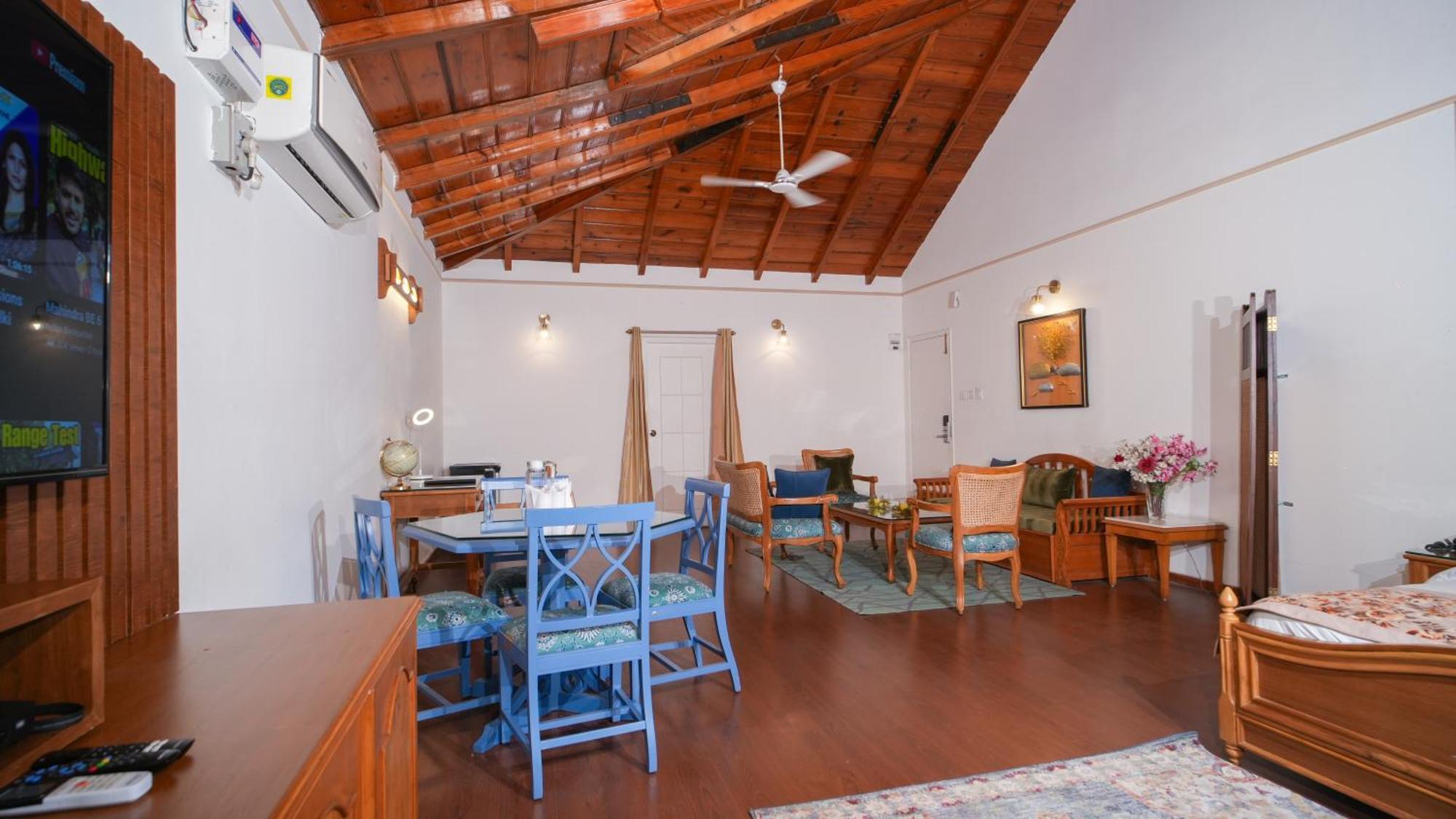 Neelesh Inn- A Luxury Lake View Hotel- 20 Kms From Nainital Bhīm Tāl Екстериор снимка