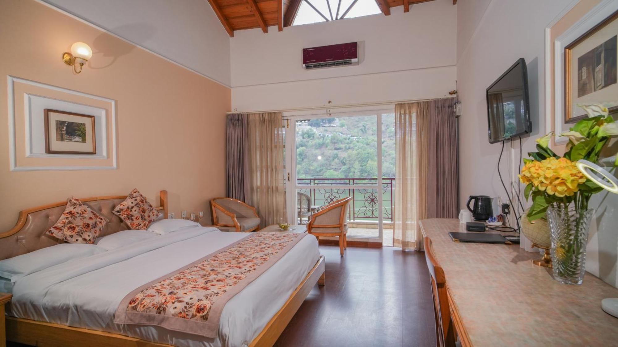 Neelesh Inn- A Luxury Lake View Hotel- 20 Kms From Nainital Bhīm Tāl Екстериор снимка
