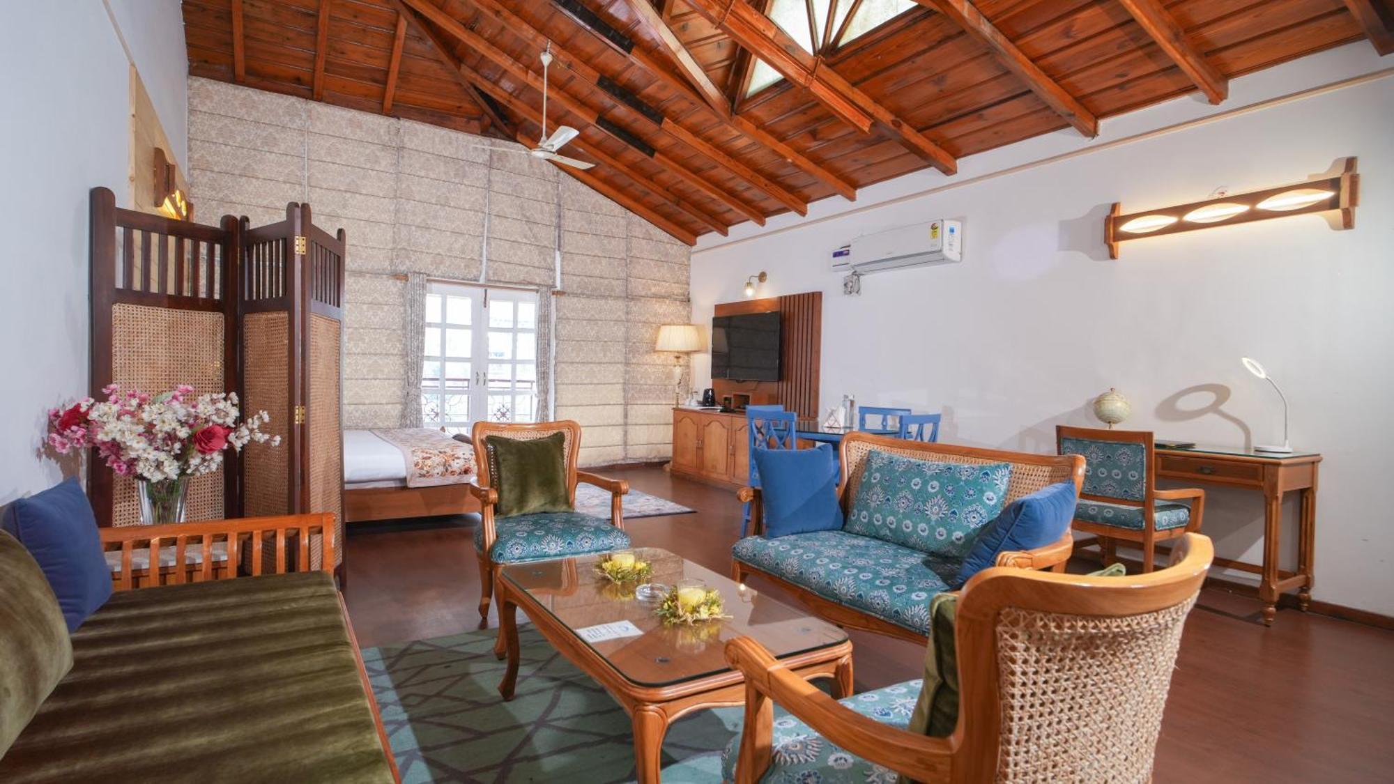 Neelesh Inn- A Luxury Lake View Hotel- 20 Kms From Nainital Bhīm Tāl Екстериор снимка
