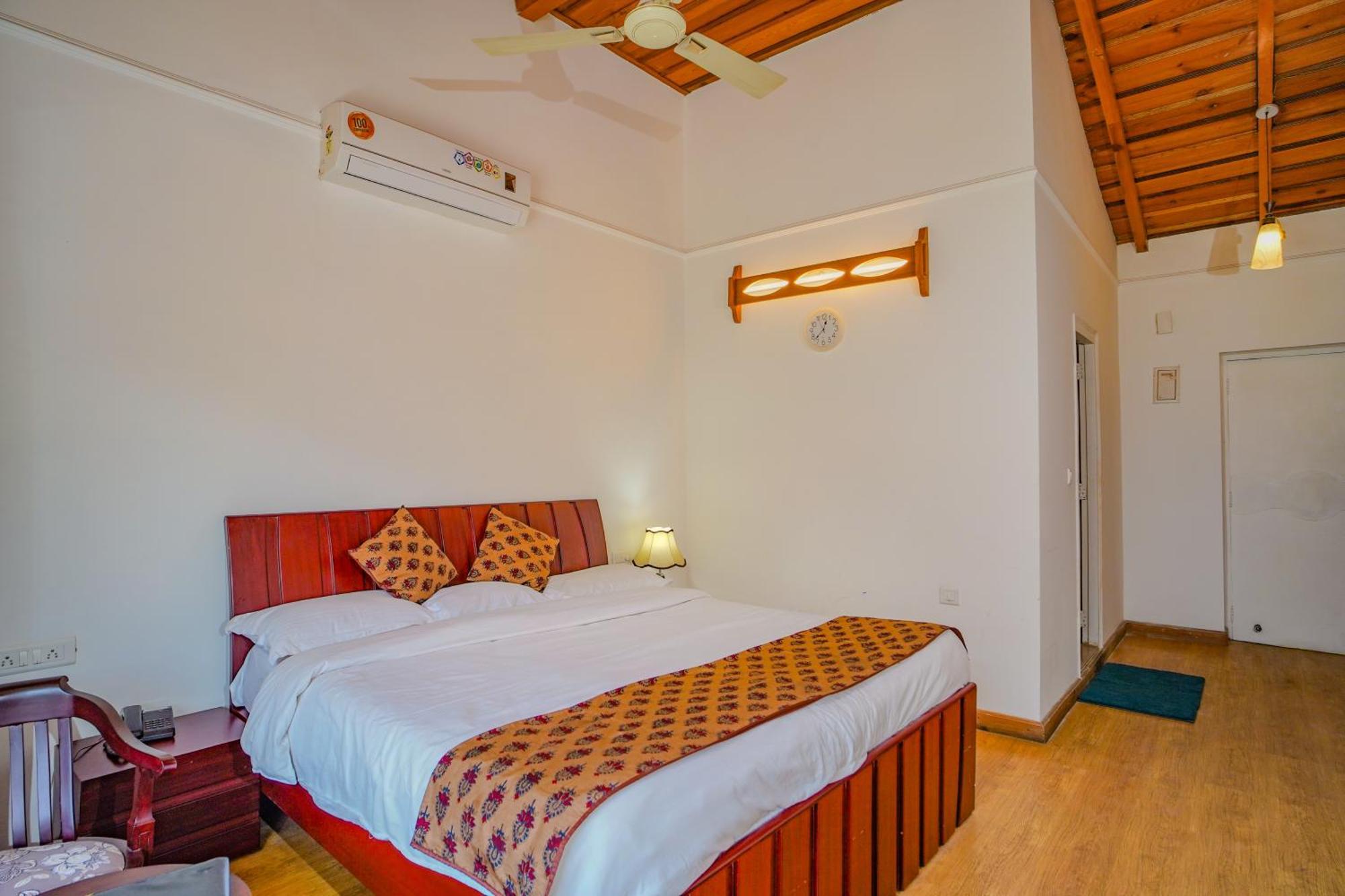 Neelesh Inn- A Luxury Lake View Hotel- 20 Kms From Nainital Bhīm Tāl Екстериор снимка