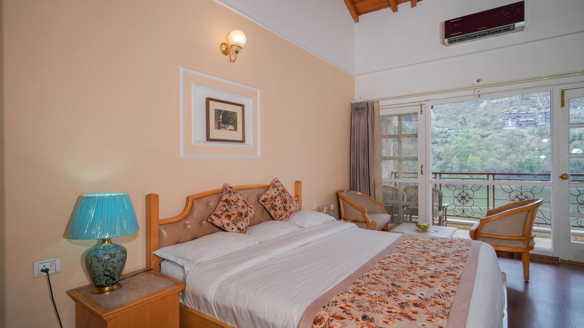 Neelesh Inn- A Luxury Lake View Hotel- 20 Kms From Nainital Bhīm Tāl Екстериор снимка