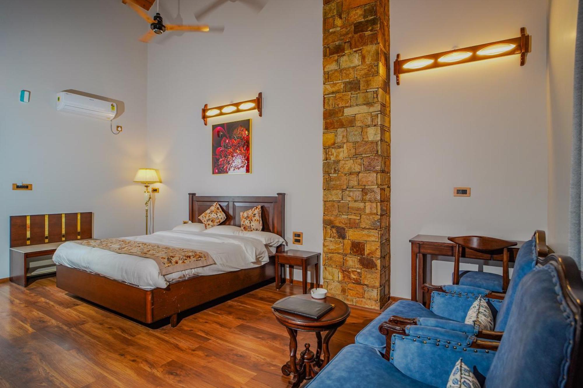 Neelesh Inn- A Luxury Lake View Hotel- 20 Kms From Nainital Bhīm Tāl Екстериор снимка