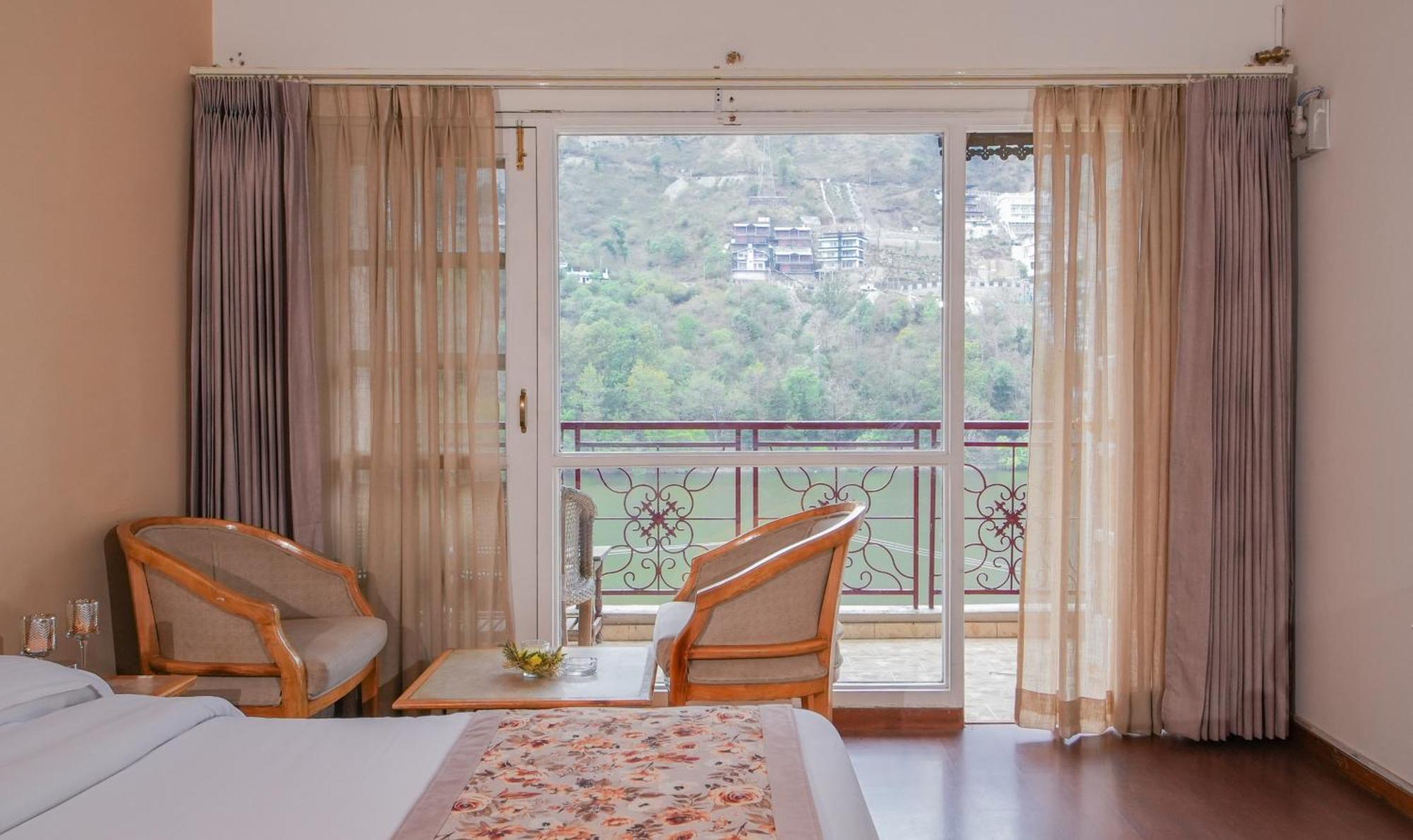 Neelesh Inn- A Luxury Lake View Hotel- 20 Kms From Nainital Bhīm Tāl Екстериор снимка