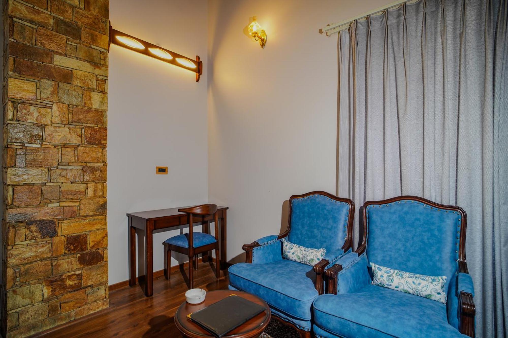 Neelesh Inn- A Luxury Lake View Hotel- 20 Kms From Nainital Bhīm Tāl Екстериор снимка