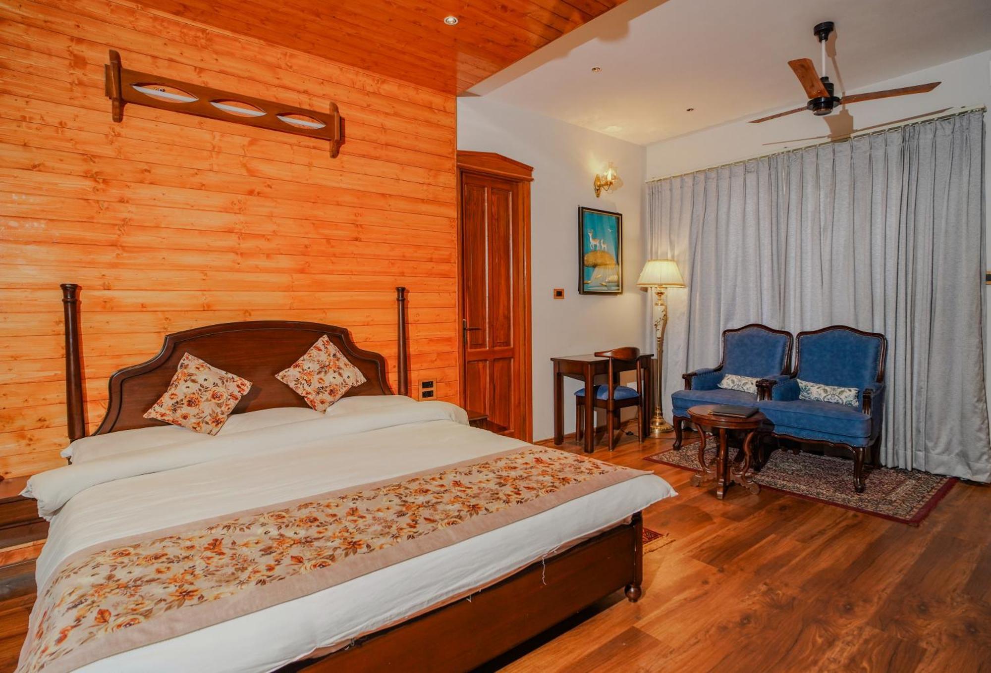 Neelesh Inn- A Luxury Lake View Hotel- 20 Kms From Nainital Bhīm Tāl Екстериор снимка