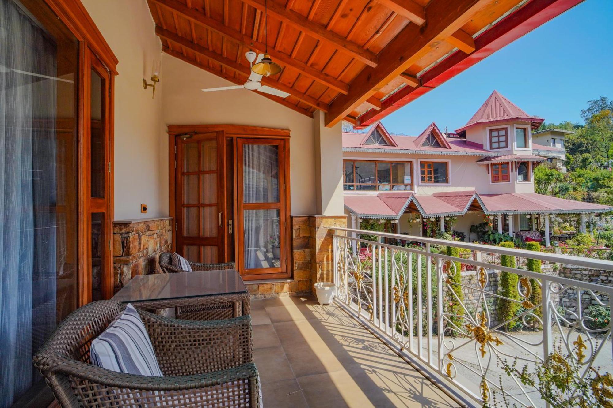 Neelesh Inn- A Luxury Lake View Hotel- 20 Kms From Nainital Bhīm Tāl Екстериор снимка
