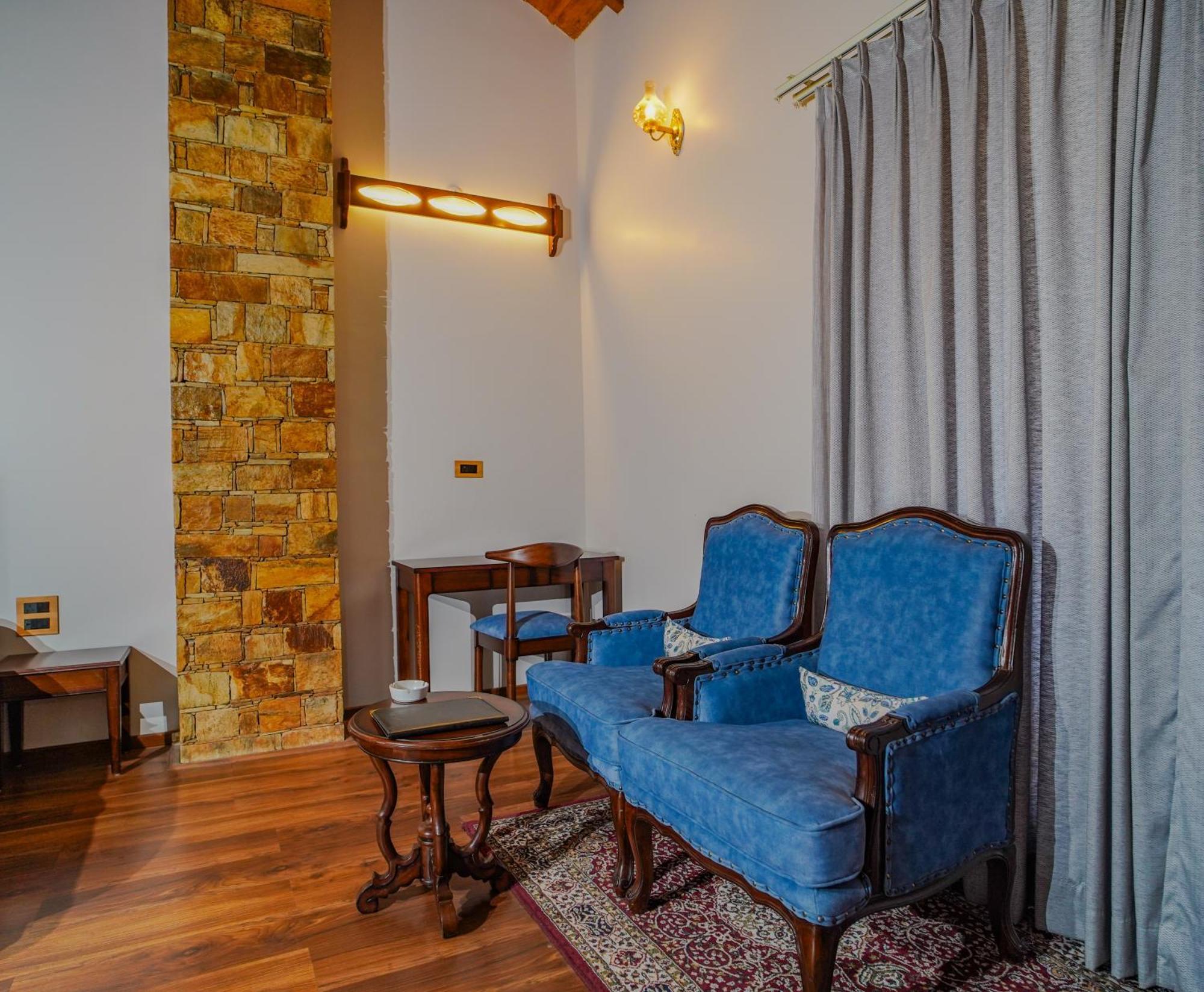 Neelesh Inn- A Luxury Lake View Hotel- 20 Kms From Nainital Bhīm Tāl Екстериор снимка