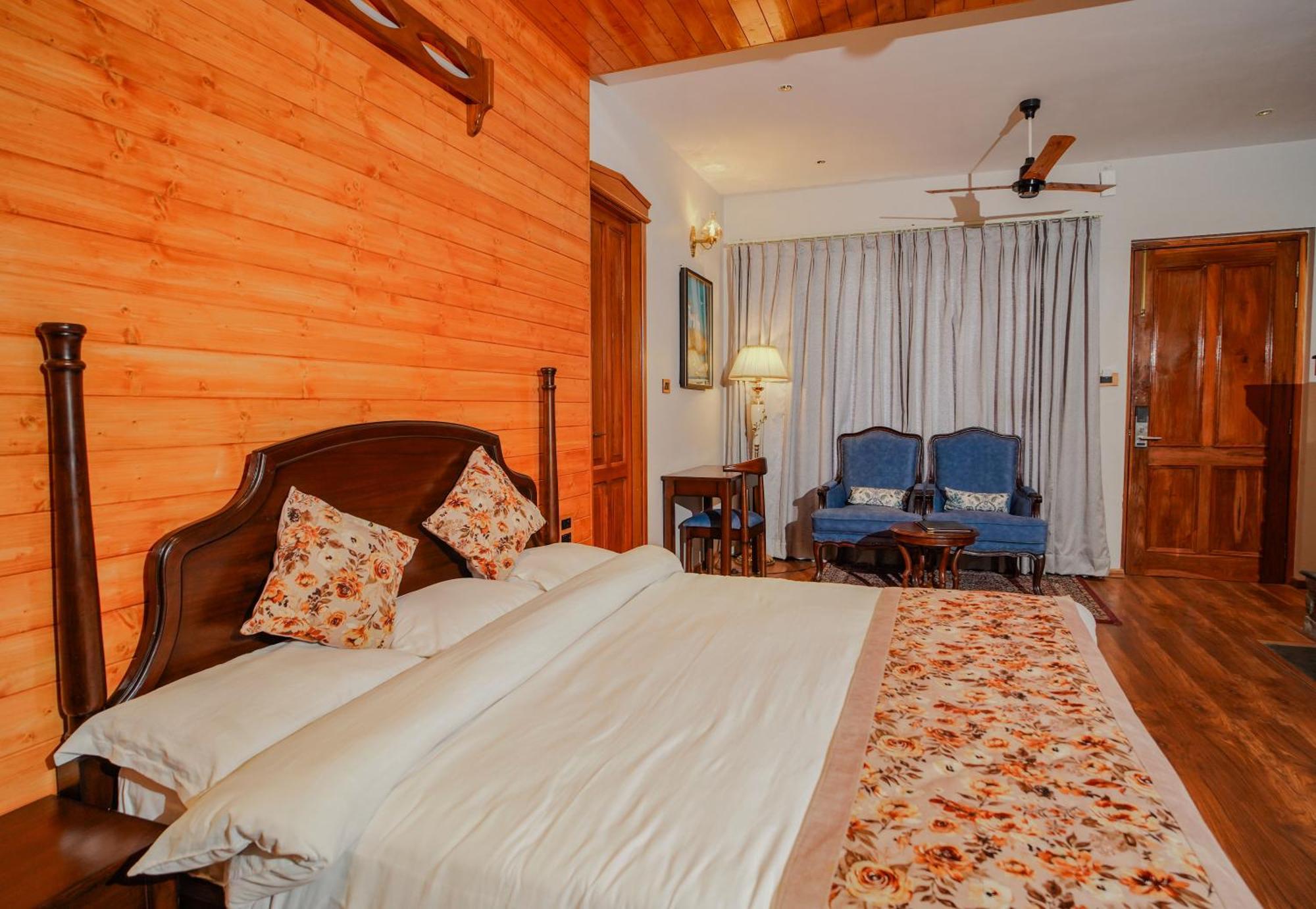 Neelesh Inn- A Luxury Lake View Hotel- 20 Kms From Nainital Bhīm Tāl Екстериор снимка