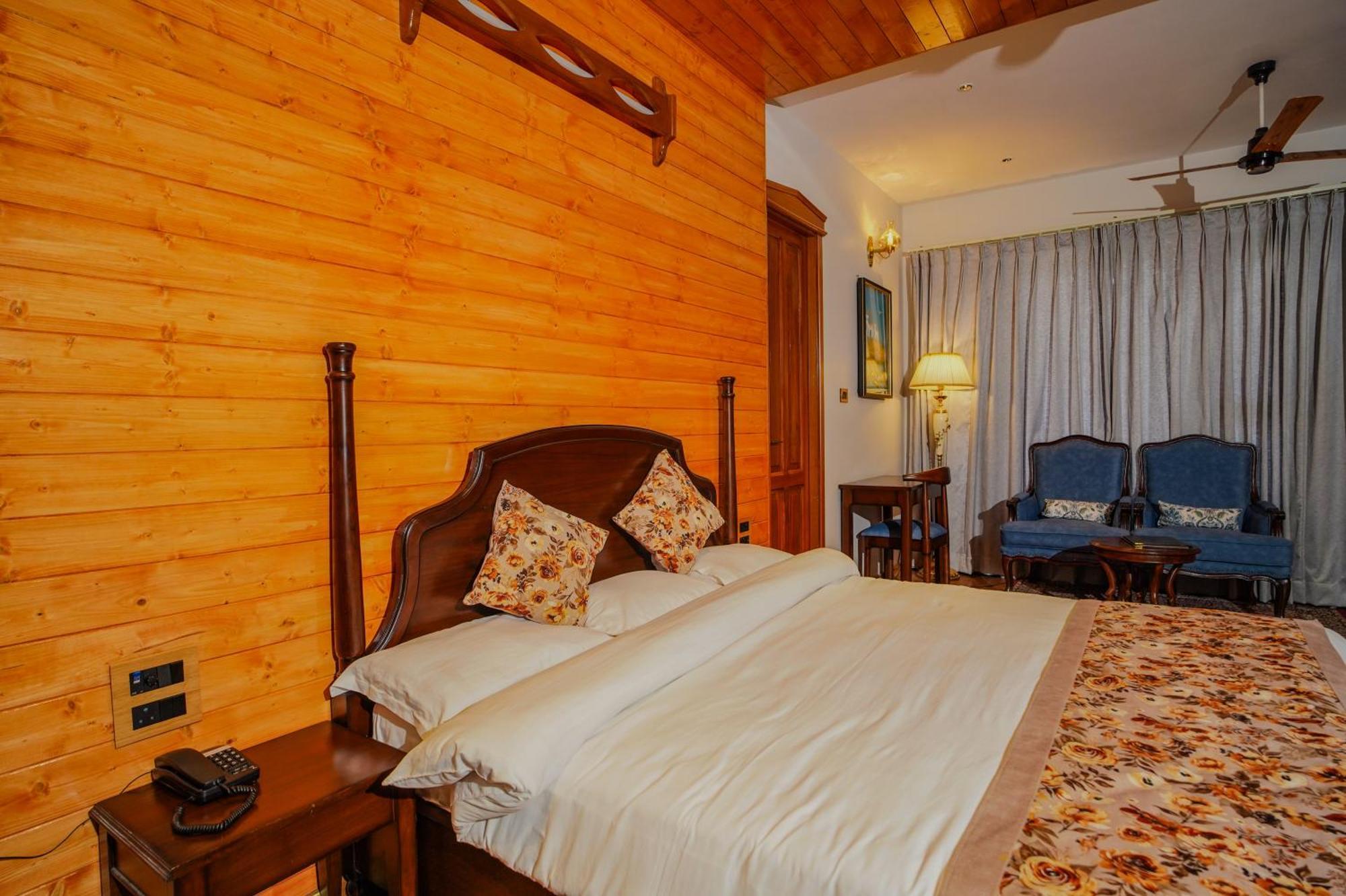 Neelesh Inn- A Luxury Lake View Hotel- 20 Kms From Nainital Bhīm Tāl Екстериор снимка