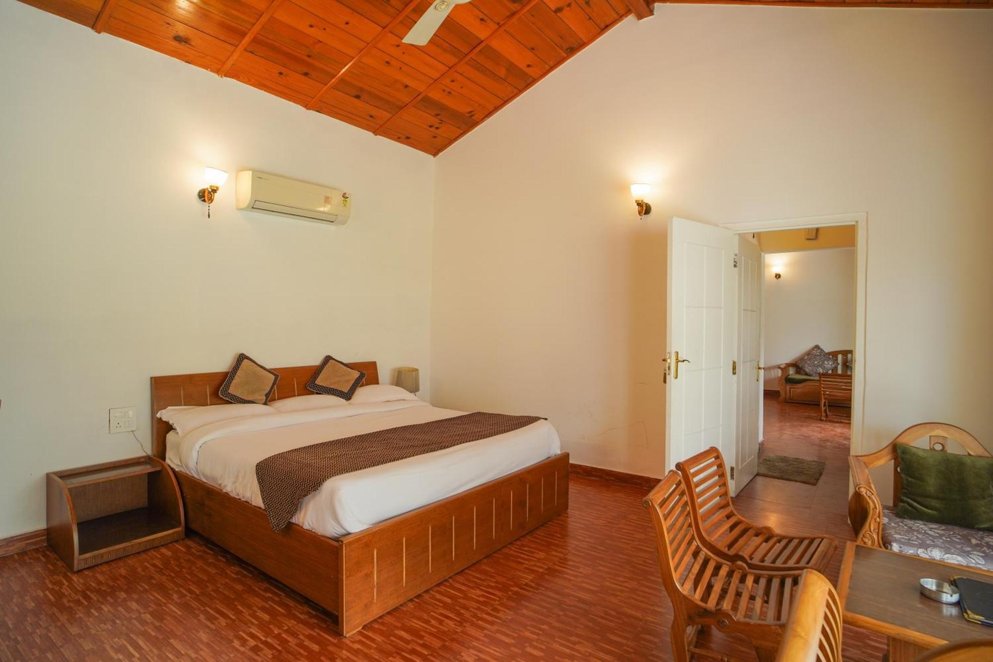 Neelesh Inn- A Luxury Lake View Hotel- 20 Kms From Nainital Bhīm Tāl Екстериор снимка