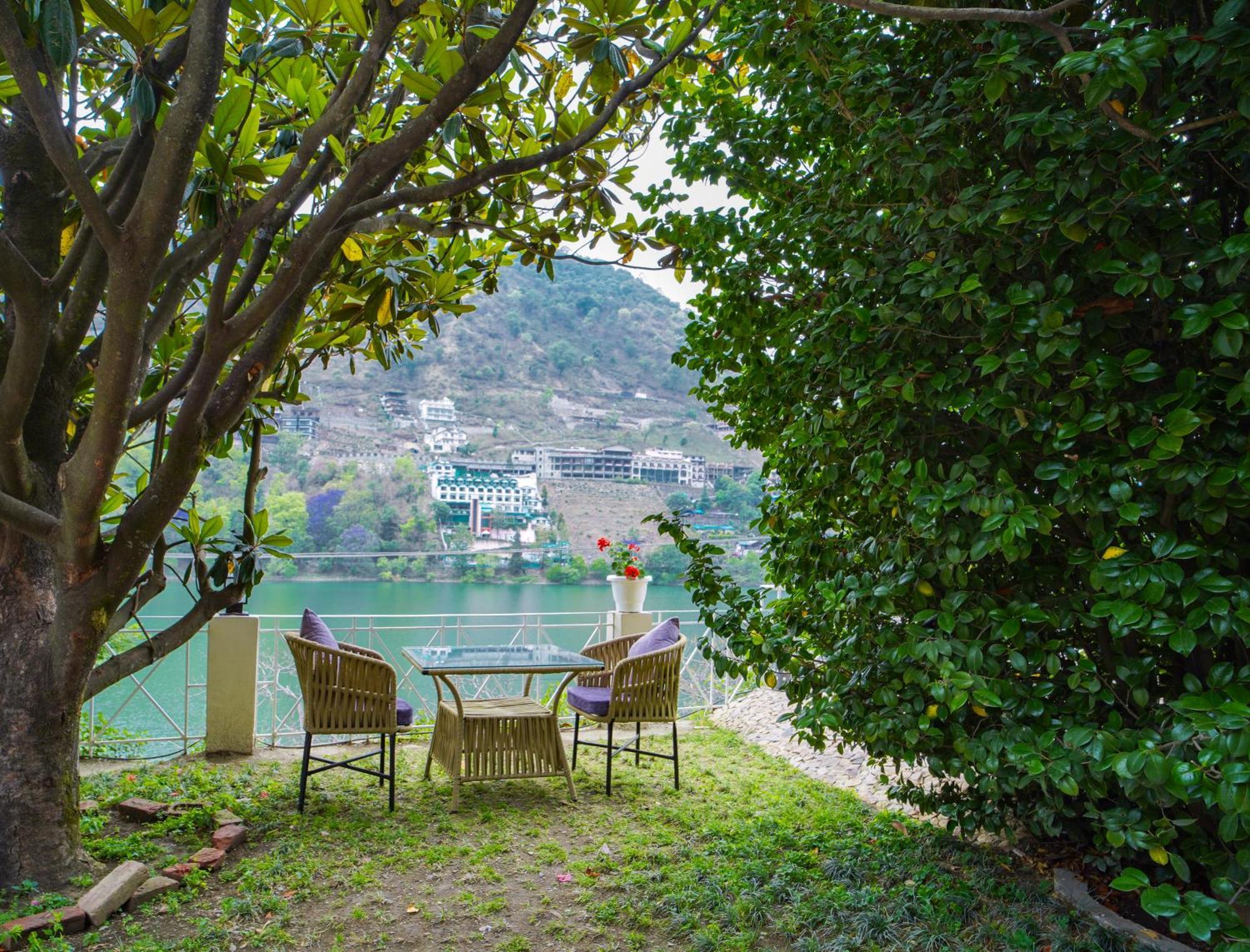 Neelesh Inn- A Luxury Lake View Hotel- 20 Kms From Nainital Bhīm Tāl Екстериор снимка
