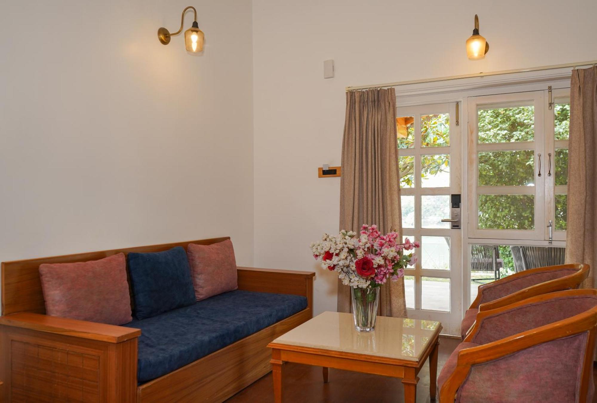 Neelesh Inn- A Luxury Lake View Hotel- 20 Kms From Nainital Bhīm Tāl Екстериор снимка