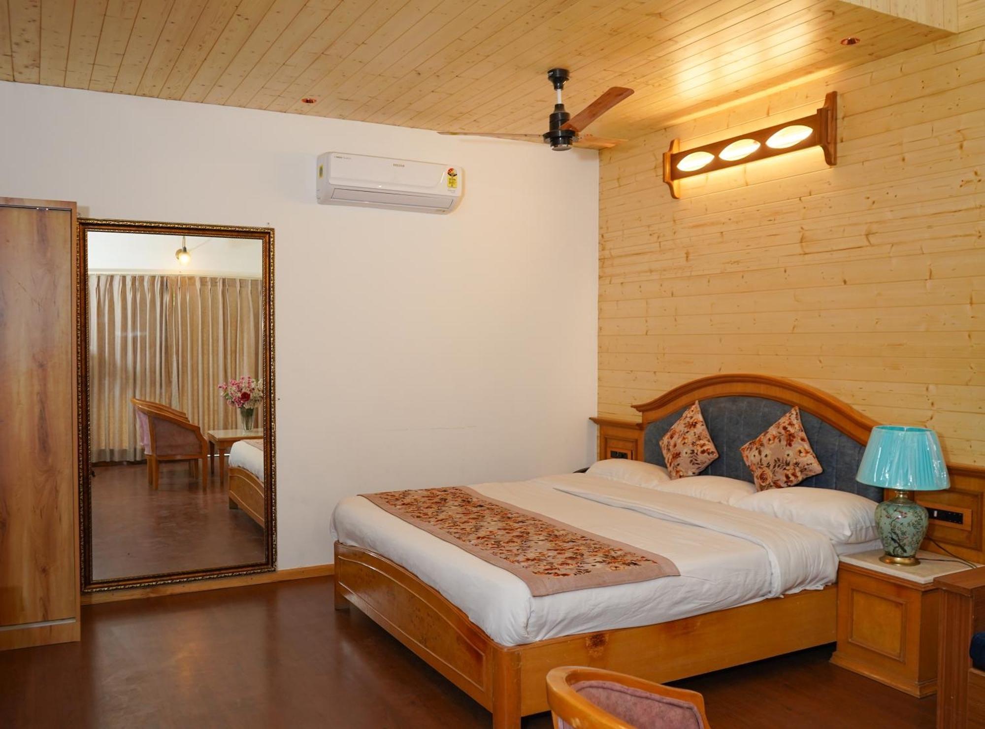 Neelesh Inn- A Luxury Lake View Hotel- 20 Kms From Nainital Bhīm Tāl Екстериор снимка