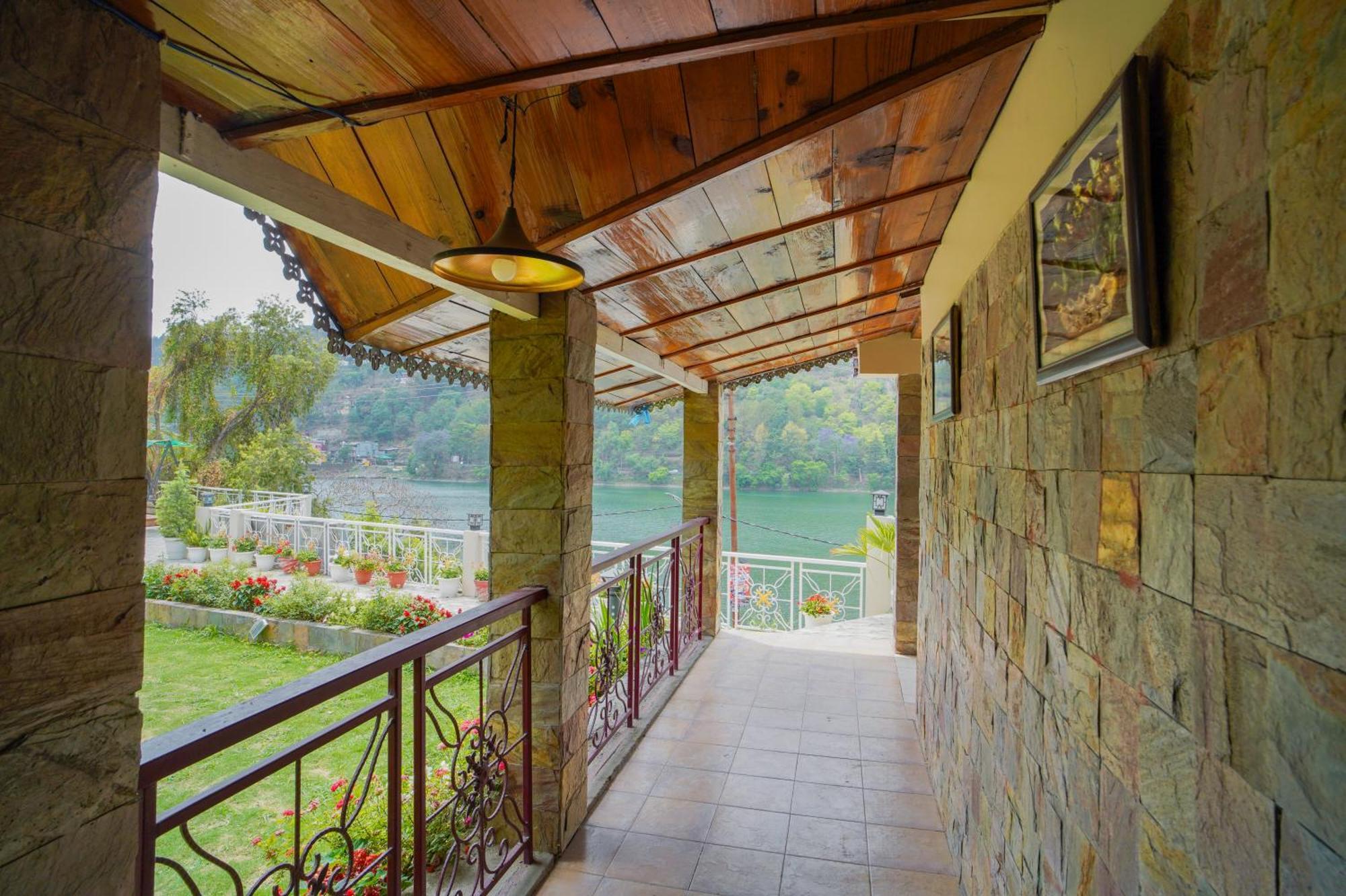 Neelesh Inn- A Luxury Lake View Hotel- 20 Kms From Nainital Bhīm Tāl Екстериор снимка