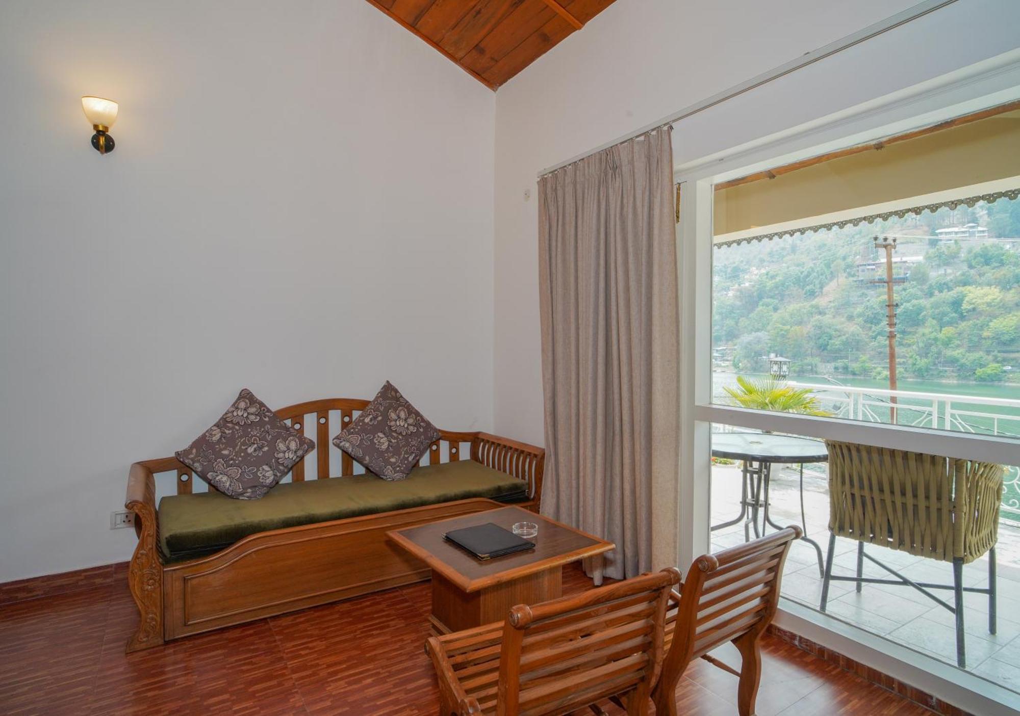 Neelesh Inn- A Luxury Lake View Hotel- 20 Kms From Nainital Bhīm Tāl Екстериор снимка
