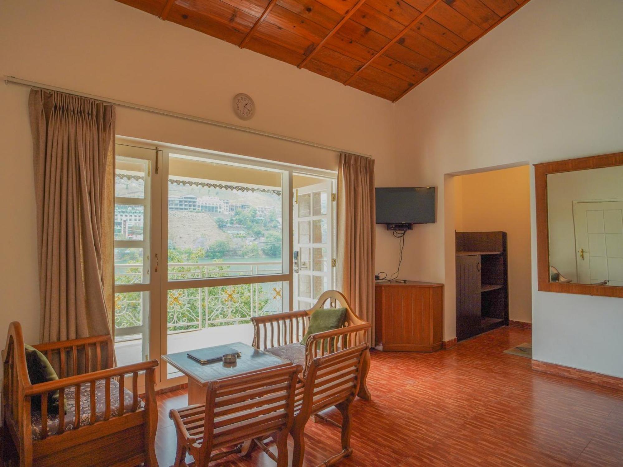 Neelesh Inn- A Luxury Lake View Hotel- 20 Kms From Nainital Bhīm Tāl Екстериор снимка