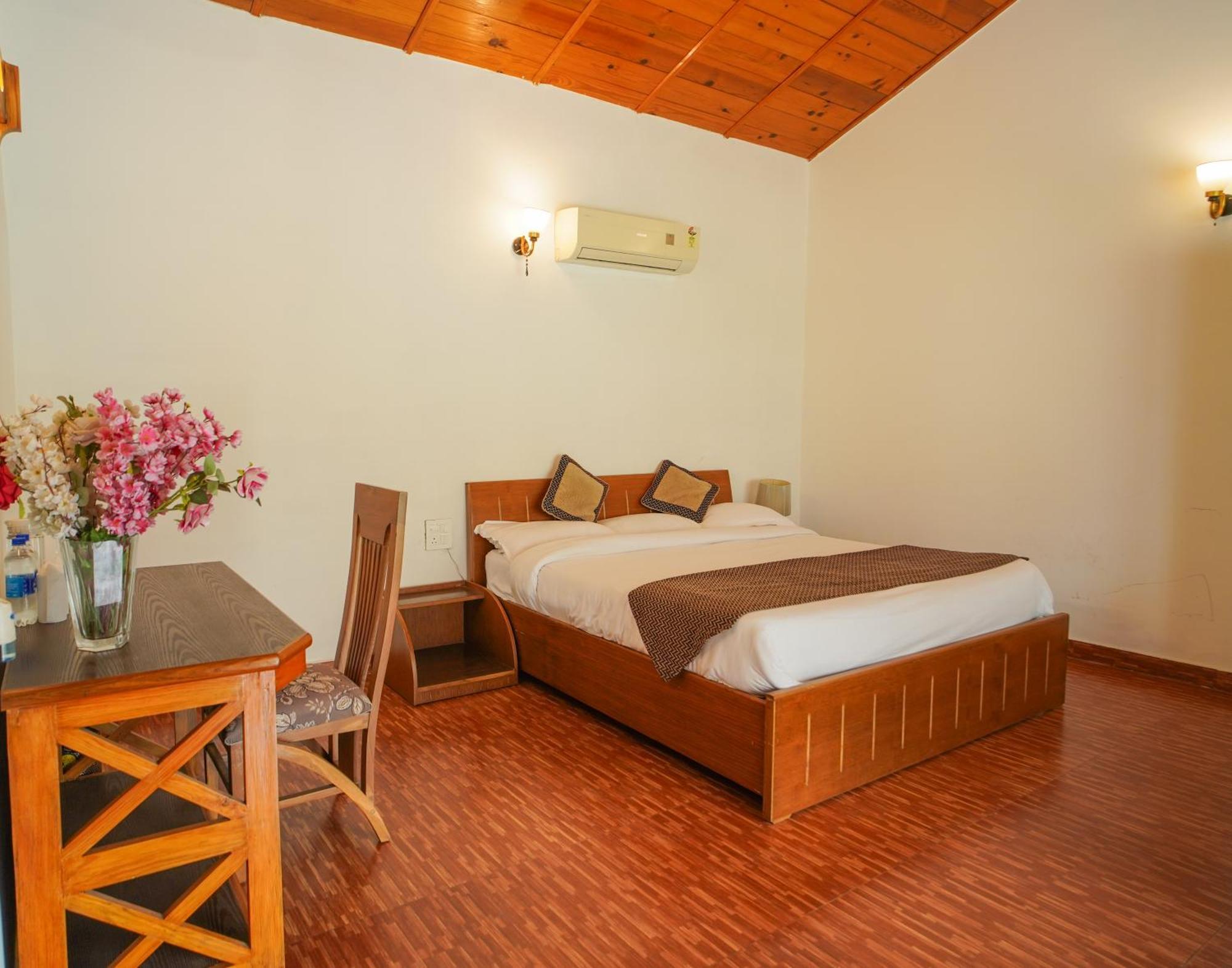 Neelesh Inn- A Luxury Lake View Hotel- 20 Kms From Nainital Bhīm Tāl Екстериор снимка